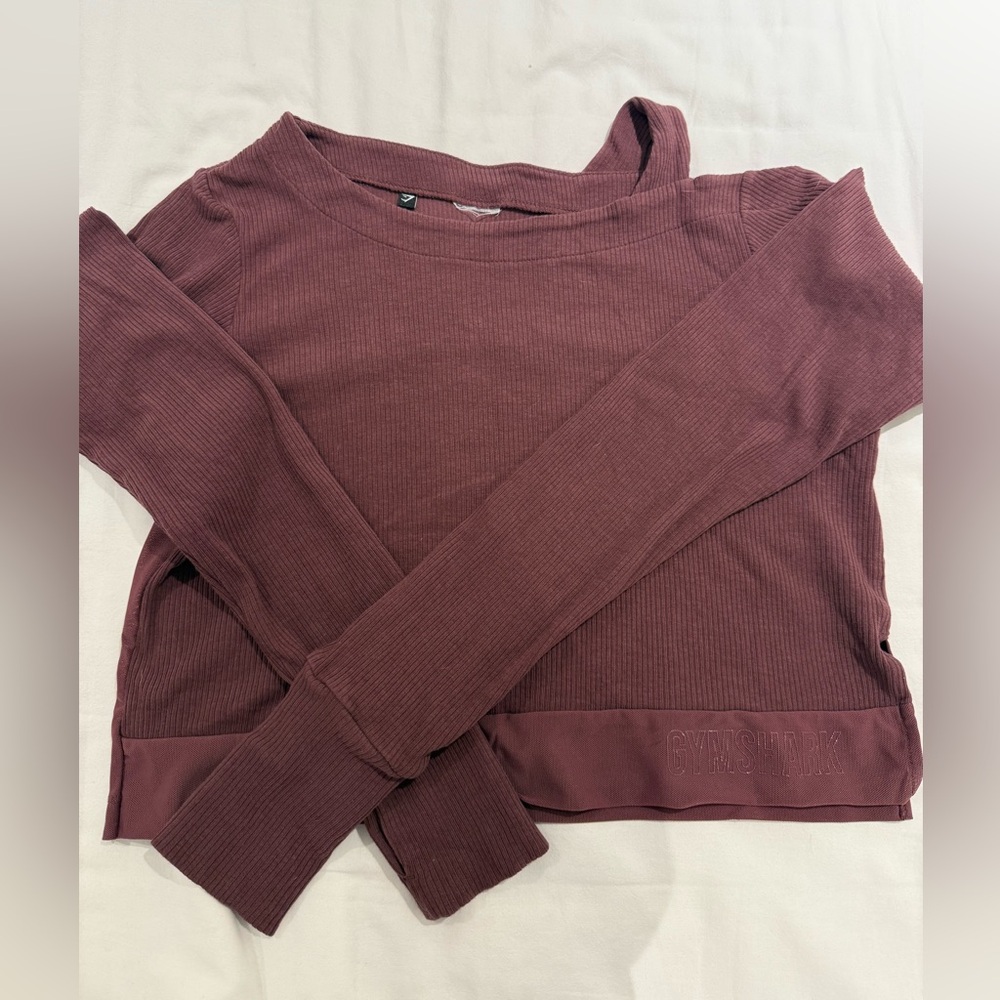 Gymshark Women's Burgundy ribbed shirt